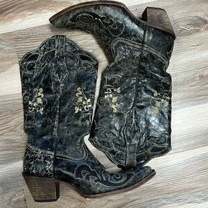Women’s corral boots 7 1/2